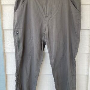 Khombu Ladies' Capri